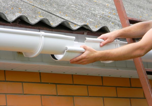 Gutter Hanging in Tacoma